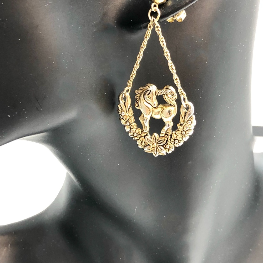Avon Mystic Unicorn Pierced Earrings. Goldtone